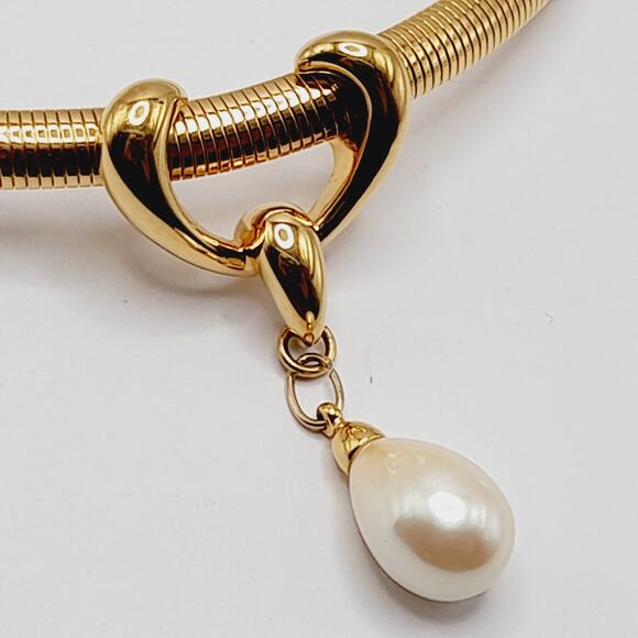 MONET Vintage Gold Omega Chain Necklace Faux Pearl Pendant 19” Signed - Picture 8 of 12